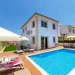 Lantos Villa *