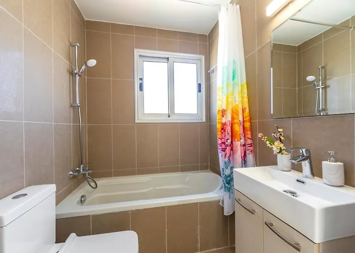Vila Lantos *