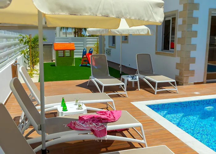 Villa Lantos Protaras