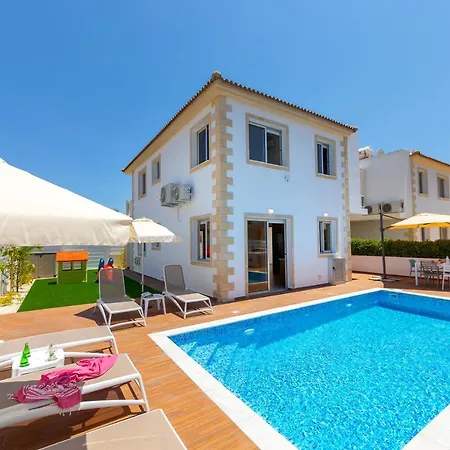 Lantos Villa *
